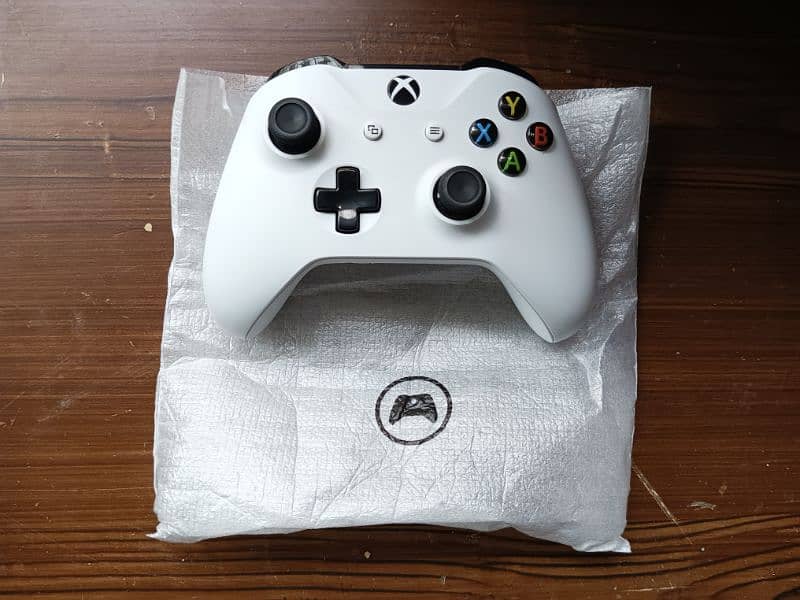 Xbox one S 1tb 10