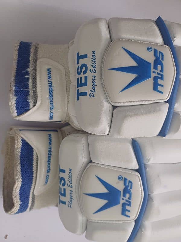 Mids Test Batting Gloves 2