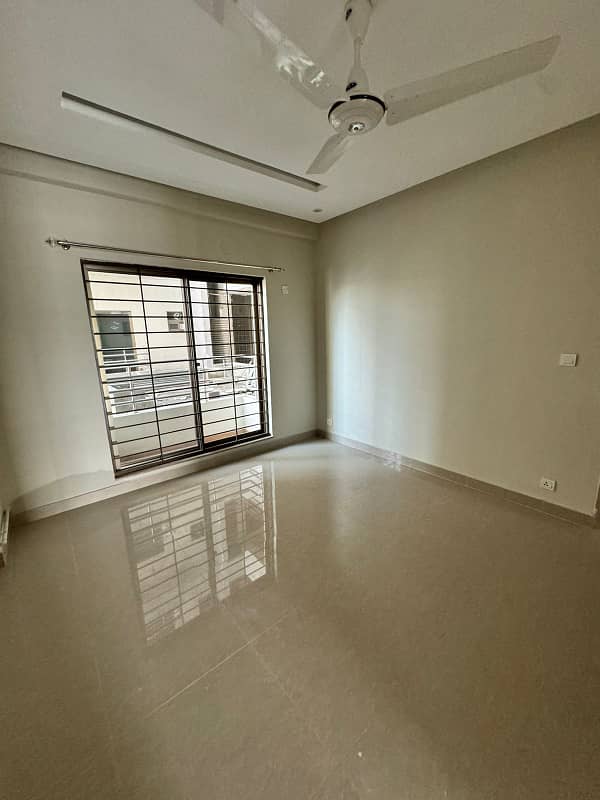 Brand New 10 Marla Apartment 7th Floor Facing Lake Is Available For Sale In Askari 11 Sector D Terminal Payment Not Paid 26