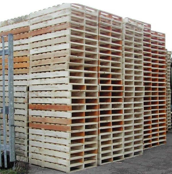 Used Imported Pallet in Pakistan | Plastic & Wooden Pallets Stock Sale 1