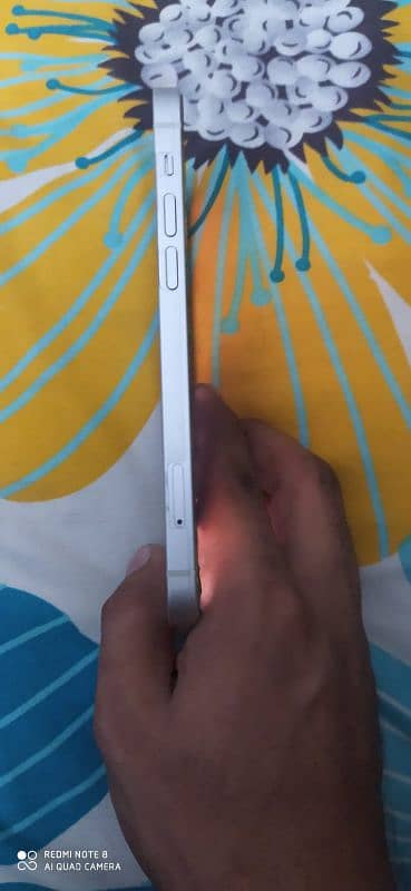 iPhone 12 64 GB factory 10 by 10 sub kch thk h bettery health 86 3