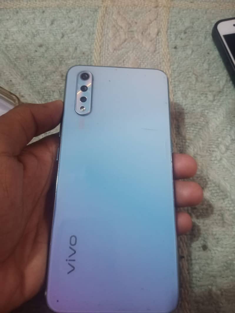 vivo s1 6/128 only kit new condition 2