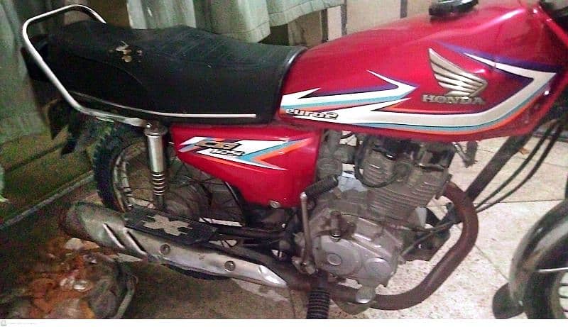 A Honda CG 125 (2016) in good condition 1