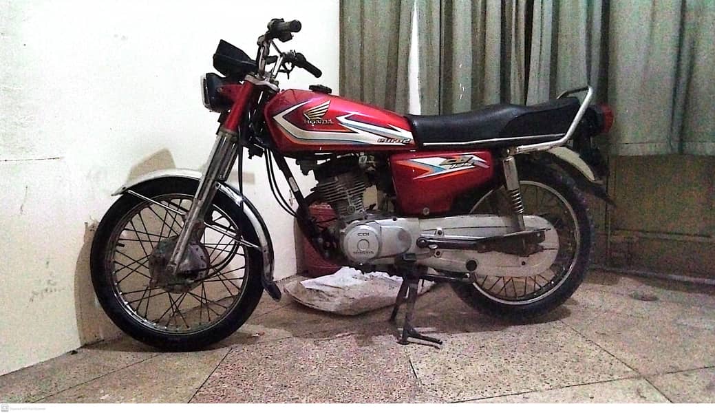 A Honda CG 125 (2016) in good condition 4