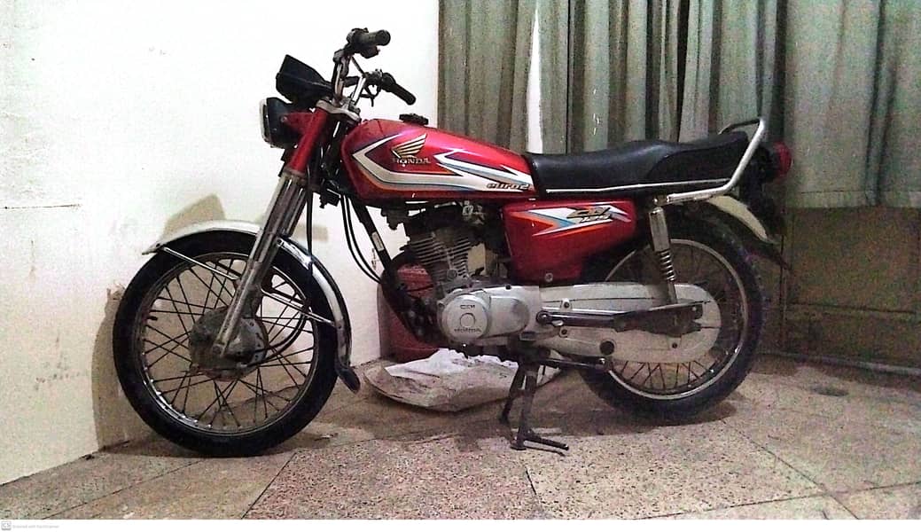 A Honda CG 125 (2016) in good condition 5