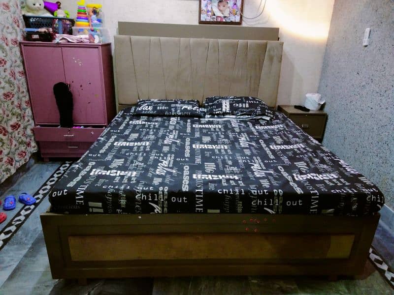 King size 6/6.50 double bed with 2 side tables 3