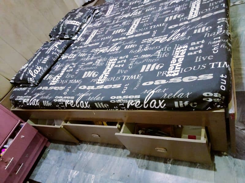 King size 6/6.50 double bed with 2 side tables 4