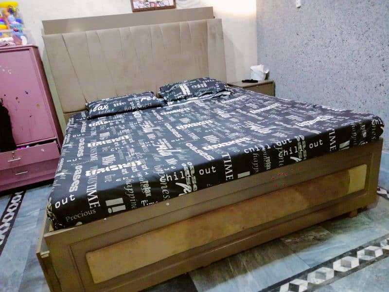 King size 6/6.50 double bed with 2 side tables 9