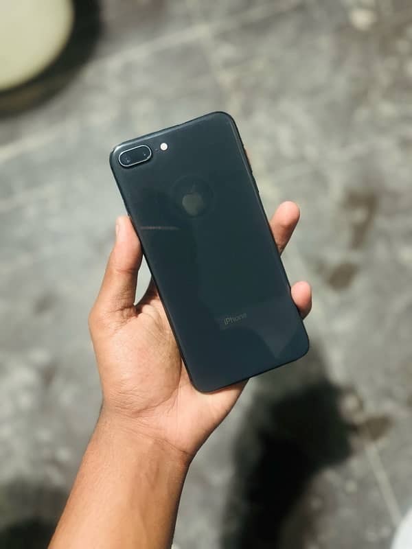 iPhone 8 Plus 0