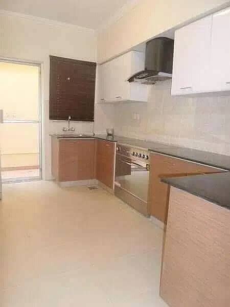 Available for rent precicnt 10a villa 200 sqyrd 3 bedroms bahria town karachi 2