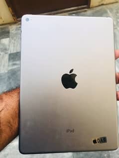 Apple I pad air 2 condition 10/10 32 gb dubai sy aya hai