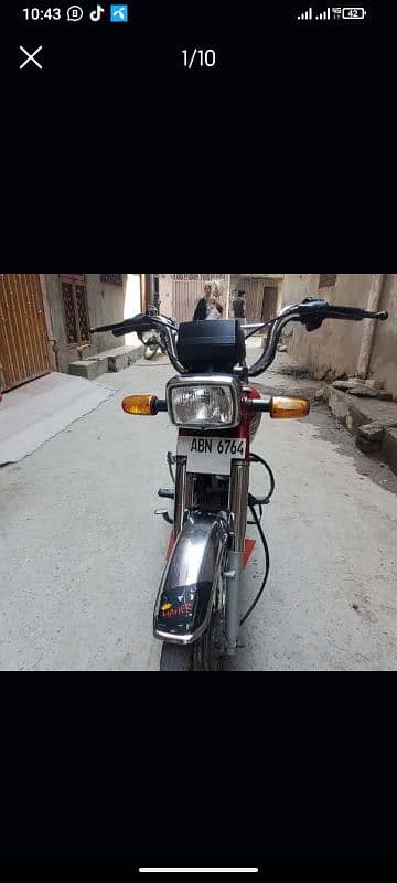 bilkul saaf bike ha engine bhi saaf ha 2