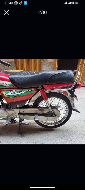 bilkul saaf bike ha engine bhi saaf ha 3