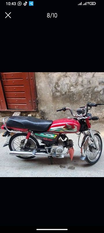 bilkul saaf bike ha engine bhi saaf ha 8