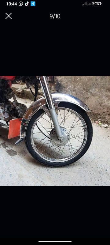 bilkul saaf bike ha engine bhi saaf ha 9