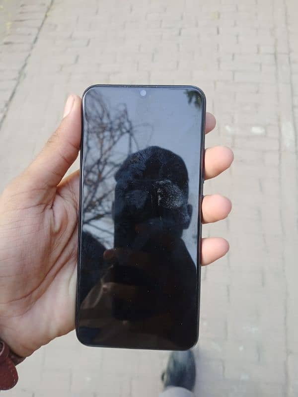 vivo y19 4/ 128gb with box and charger All ok 1