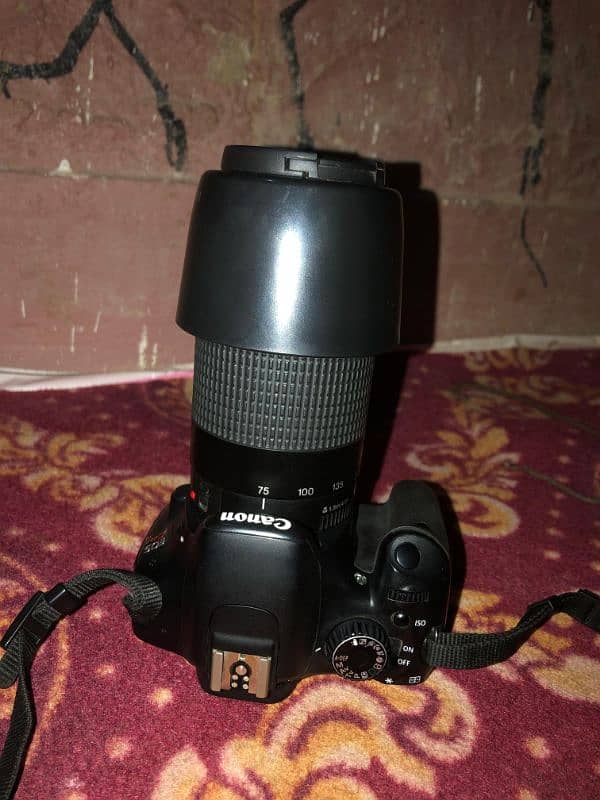 DSLR. 1