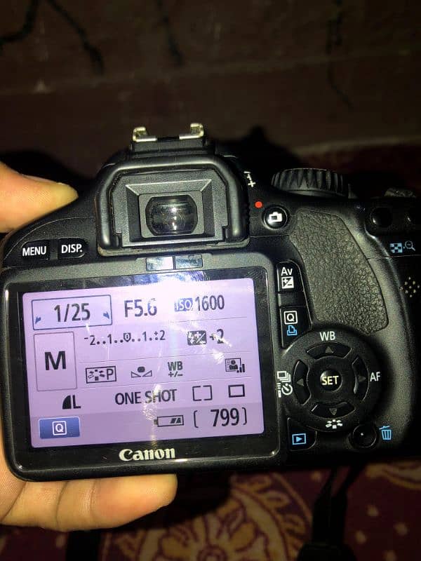 DSLR. 2