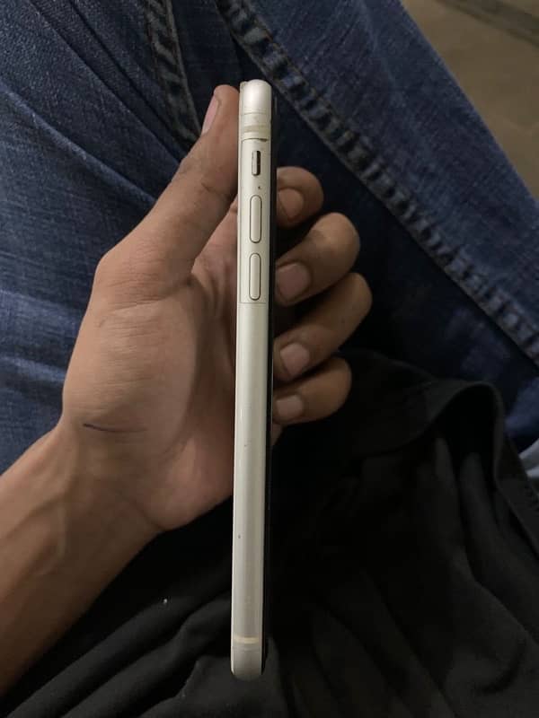 Iphone 11 ( Non PTA 64 Gb Factory Unlock) White Colour 2