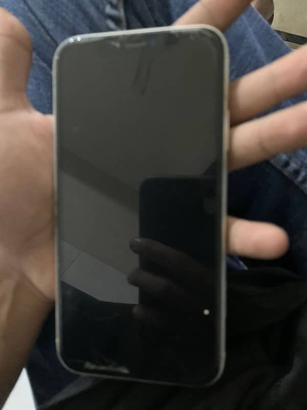 Iphone 11 ( Non PTA 64 Gb Factory Unlock) White Colour 4