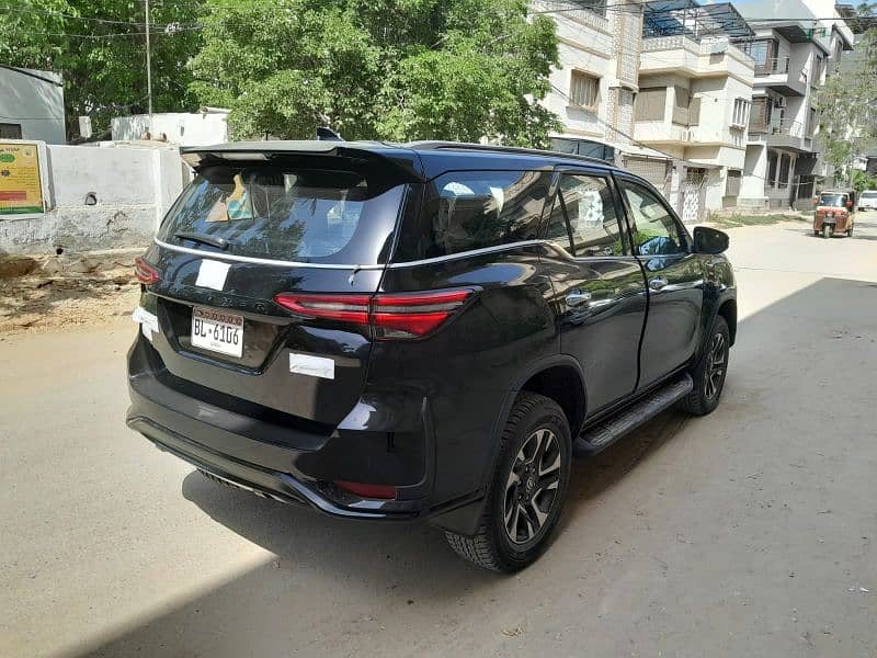 Toyota Fortuner Legender Model 2023 4