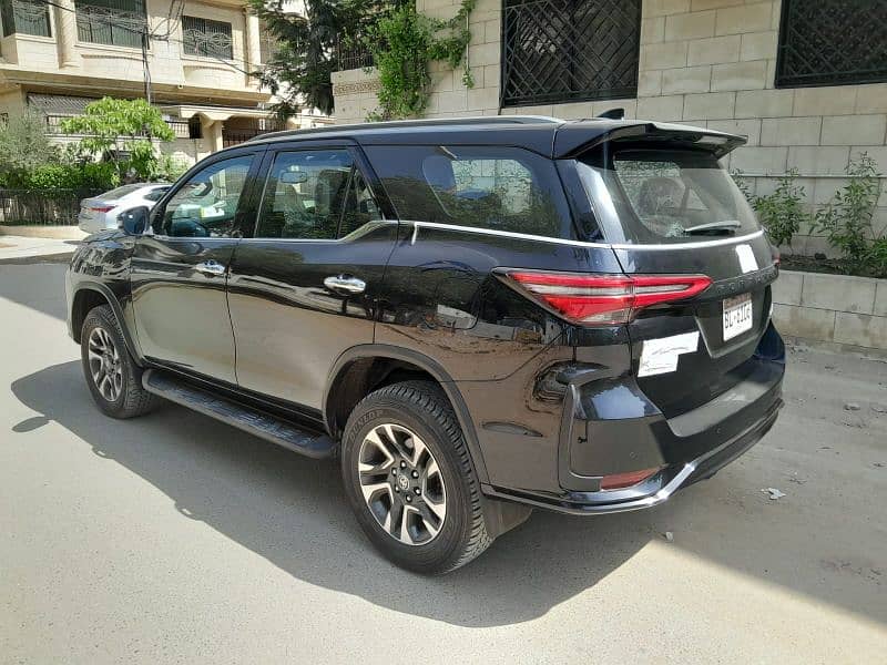 Toyota Fortuner Legender Model 2023 6