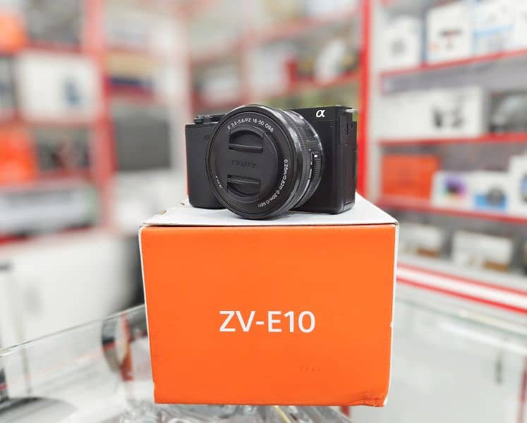 Sony ZV-E10 with 16-50 kit lens (HnB Digital) 0