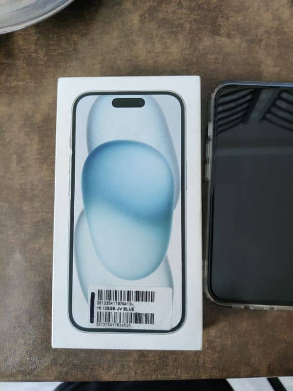 IPHONE 15 blue 3