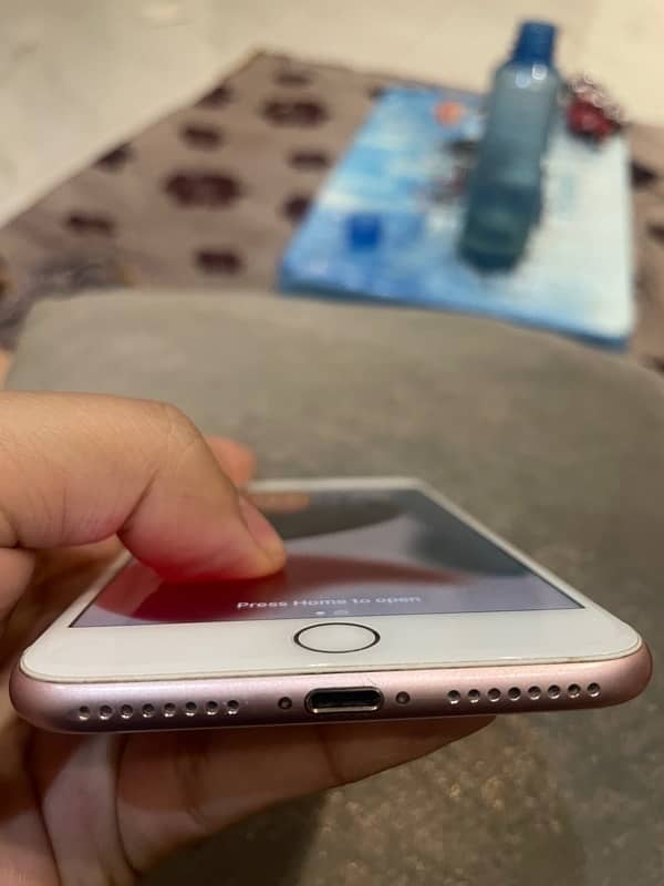 IPHONE 7 plus Scratch less 1