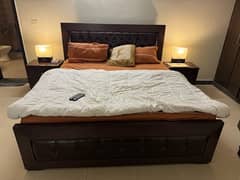 King size bed - mint condition