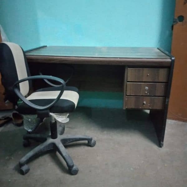 Computer Table with Chair 0