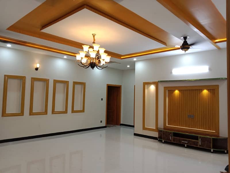 BEAUTIFUL 1 KANAL UPPER PORTION AVAILABLE FOR RENT IN BANIGALA 0