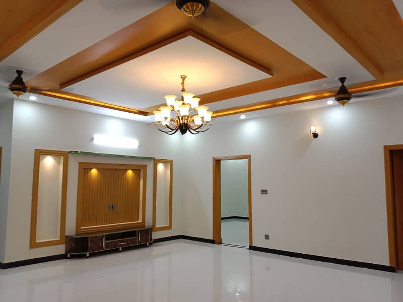 BEAUTIFUL 1 KANAL UPPER PORTION AVAILABLE FOR RENT IN BANIGALA 1