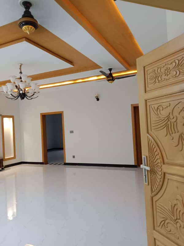 BEAUTIFUL 1 KANAL UPPER PORTION AVAILABLE FOR RENT IN BANIGALA 4