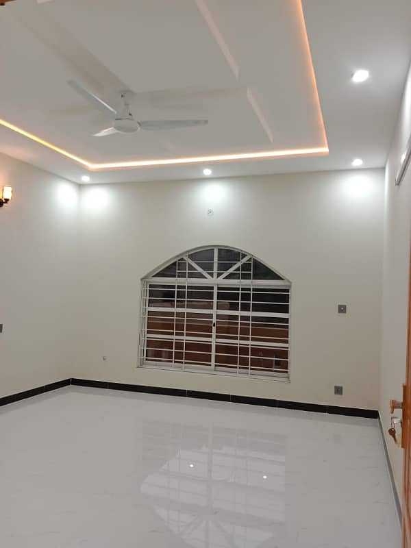 BEAUTIFUL 1 KANAL UPPER PORTION AVAILABLE FOR RENT IN BANIGALA 5