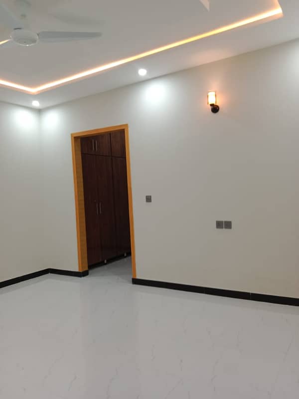 BEAUTIFUL 1 KANAL UPPER PORTION AVAILABLE FOR RENT IN BANIGALA 9