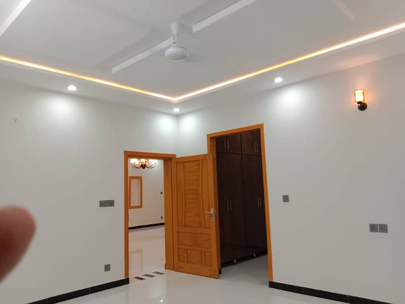 BEAUTIFUL 1 KANAL UPPER PORTION AVAILABLE FOR RENT IN BANIGALA 19