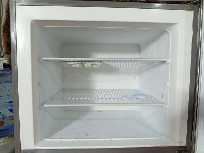 Electrolux refrigerator good condition 2