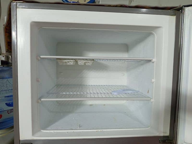 Electrolux refrigerator good condition 7