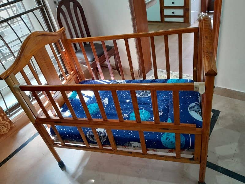 Baby Cot plus Bedding 2