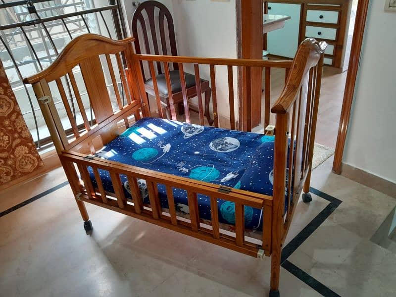 Baby Cot plus Bedding 1