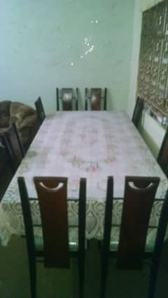 8 seater dining table good condition