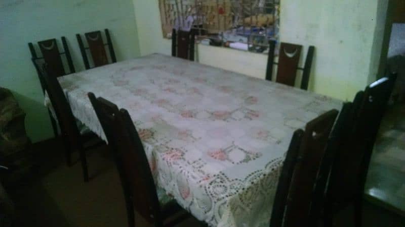 8 seater dining table good condition 1