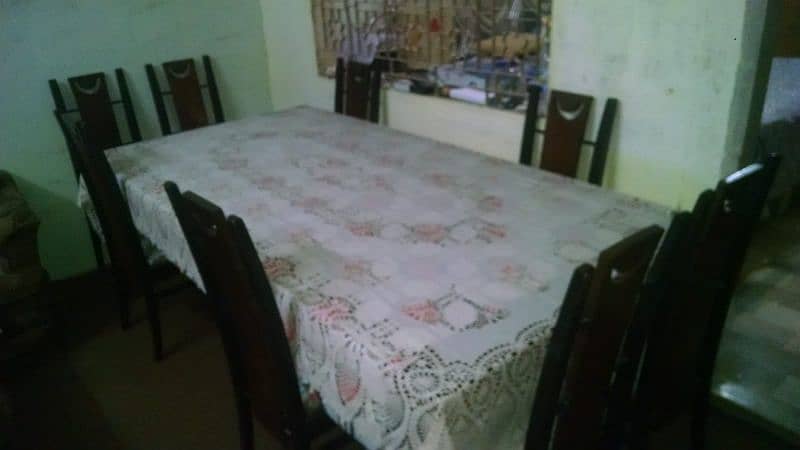 8 seater dining table good condition 2