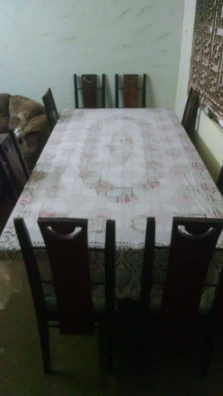 8 seater dining table good condition 3