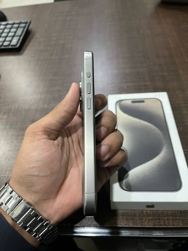 iPhone 15 pro 256gb 5