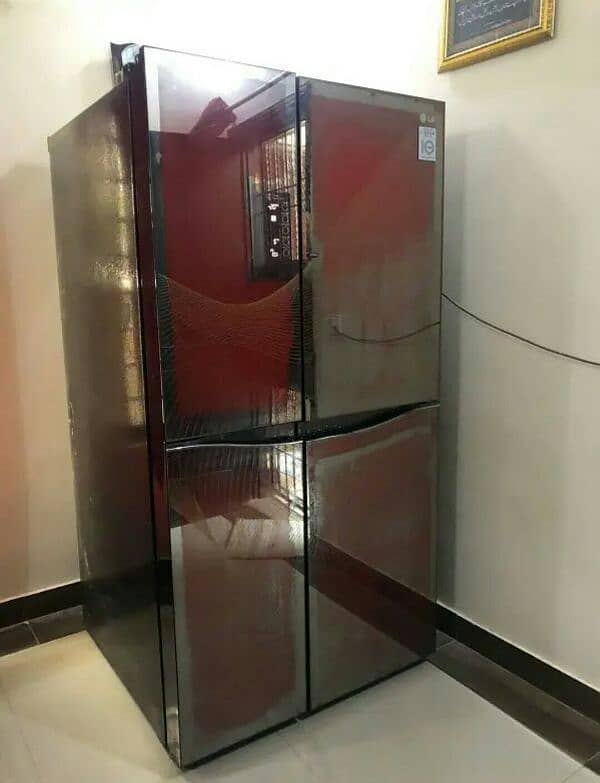 good condition double door fridge 0