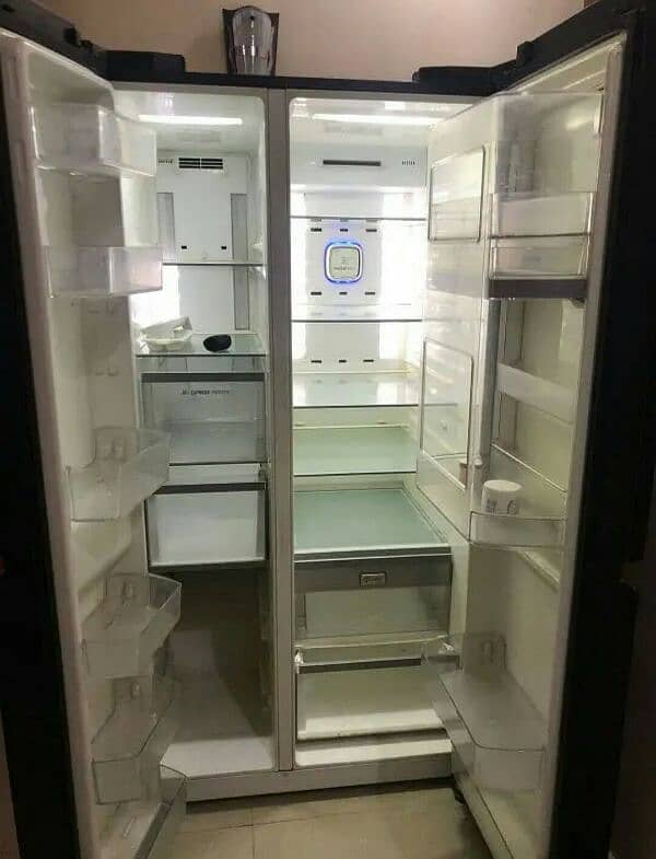 good condition double door fridge 5