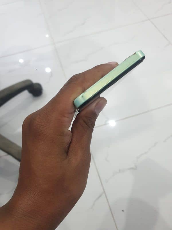 infinix Smart 7 2 plus 2 ladies hand use 1