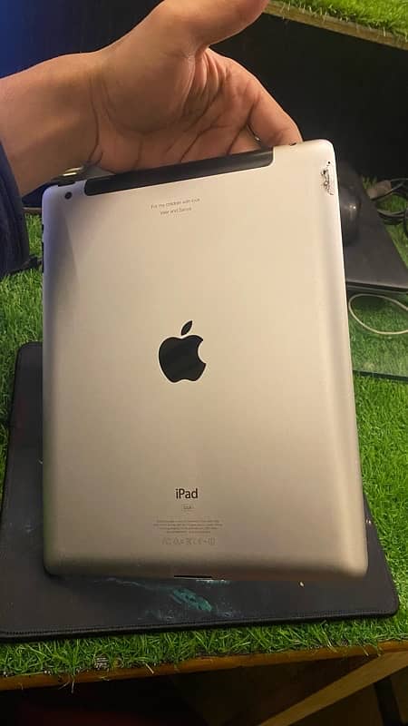 Apple i pad 2 Urgent Sale 32 GB 3